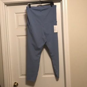 NWT pocket legging go-dry